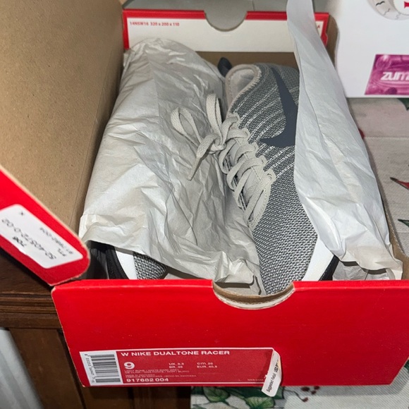 Women’s Nike DualTone Racer Sneaker Size 9 - Picture 6 of 6